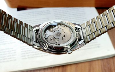 Đồng Hồ Automatic Có Cần Lên Dây Cót Không? Giải Đáp Từ A Đến Z
