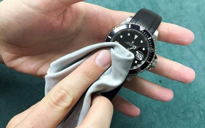 Tác Hại Của Việc Không Vệ Sinh Đồng Hồ Thường Xuyên