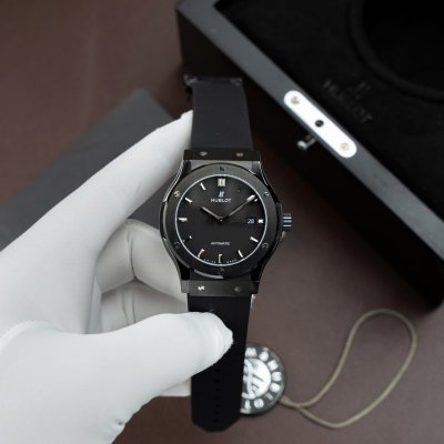 Đồng Hồ Hublot Classic Fusion Ceramic Chế Tác Màu Đen Dây Cao Su 42mm