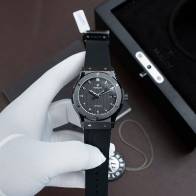 Đồng Hồ Hublot Classic Fusion Chế Tác Vỏ Gốm Đen Mặt Carbon Dây Cao Su 42mm