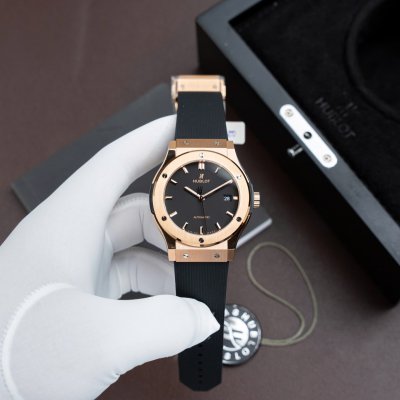 Đồng Hồ Hublot Classic Fusion King Gold Mặt Đen Replica 11 Máy SW300 Dây Cao Su 42mm