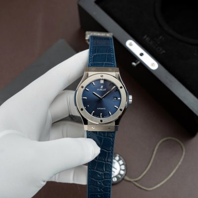 Đồng Hồ Hublot Classic Fusion Titanium Màu Xanh Blue Rep 11 Máy SW300 Dây Da Cá Sấu 42mm