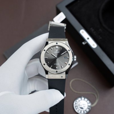 Đồng Hồ Hublot Classic Fusion Titanium Màu Xám Chế Tác Máy SW300 Thuỵ Sỹ Dây Cao Su 42mm