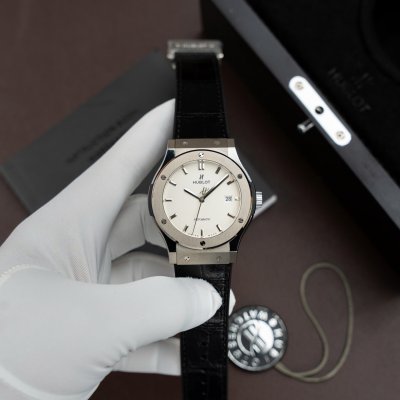 Đồng Hồ Hublot Classic Fusion Titanium Mặt Trắng Chế Tác Máy SW300 Thuỵ Sỹ Dây Da Cá Sấu 42mm