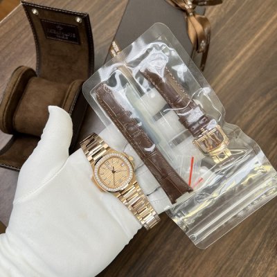 Đồng Hồ Patek Philippe Nữ Đính Đá Nautilus 7010 Replica 1:1 32mm